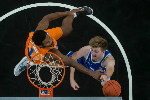 人的阵容中 人的阵容中